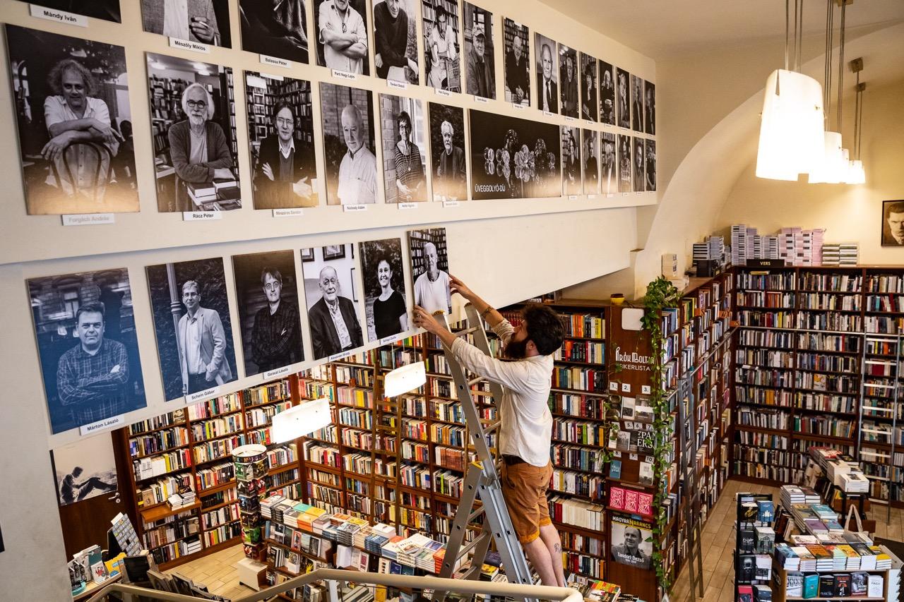 könyvesbolt Budapesten